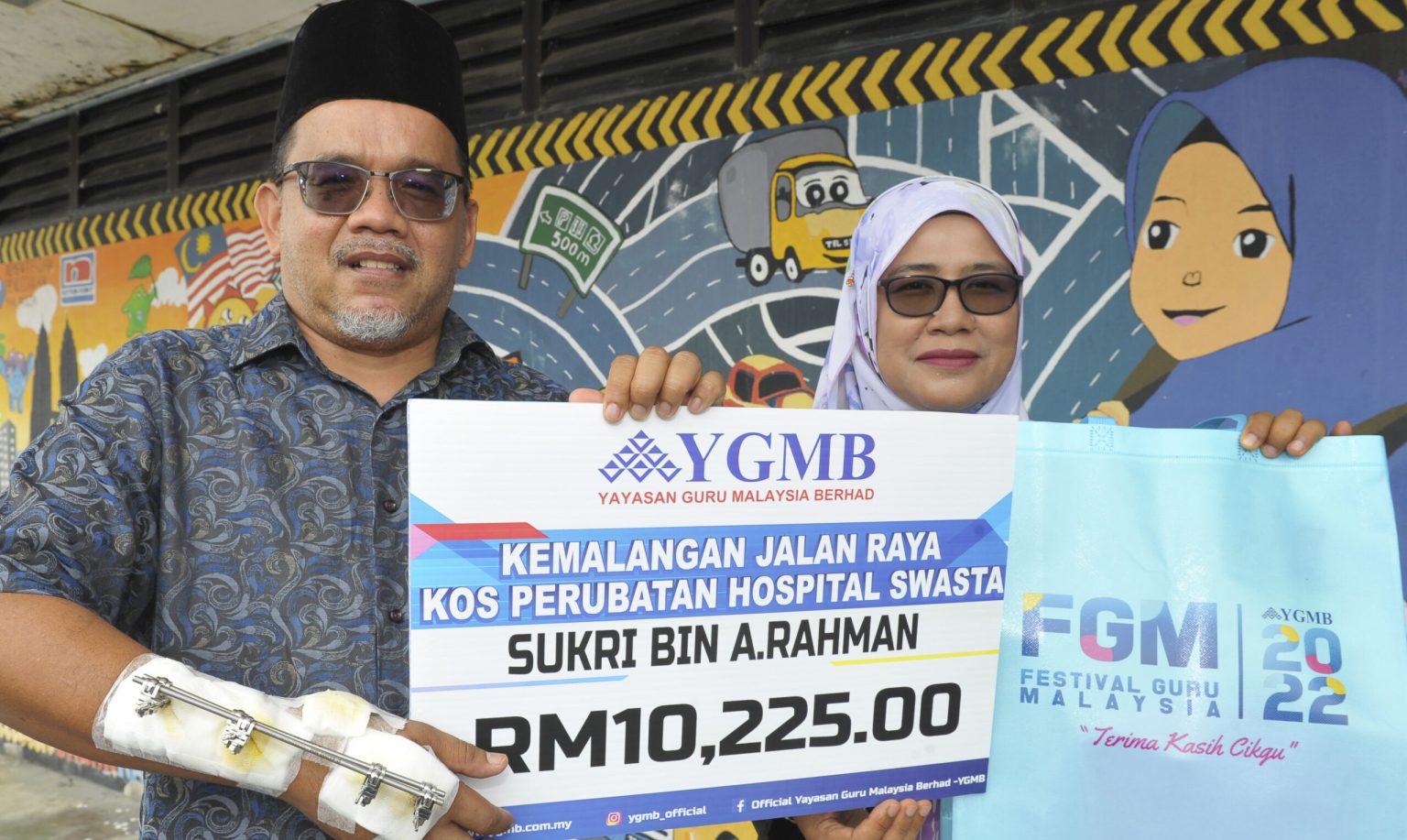 CIKGU SUKRI LEGA TERIMA RM10 RIBU, BANTU TAMPUNG KOS RAWATAN KEMALANGAN