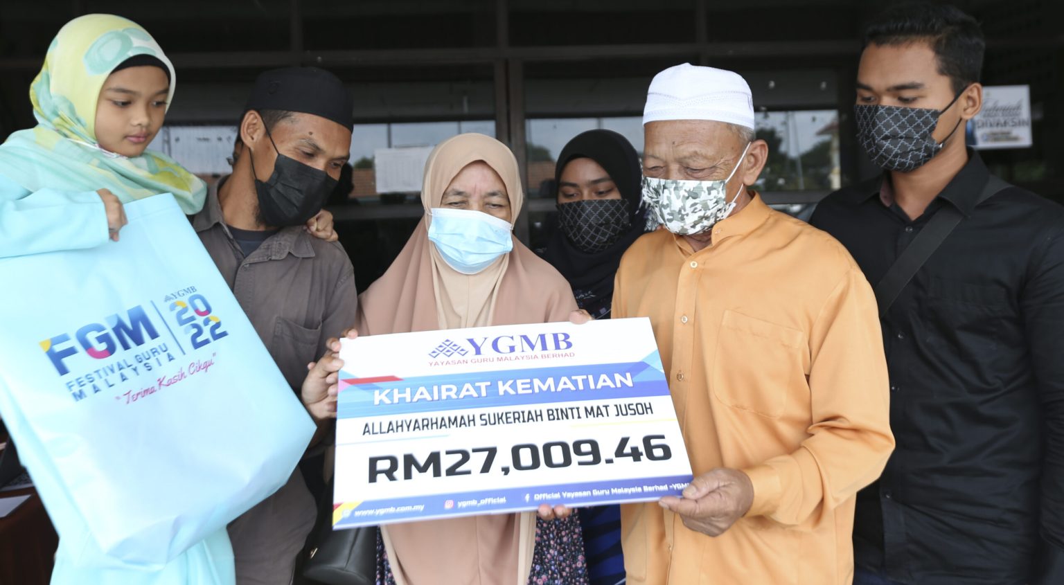 WARIS CIKGU SUKERIAH SEBAK TERIMA RM27 RIBU KHAIRAT KEMATIAN AS18 YGMB