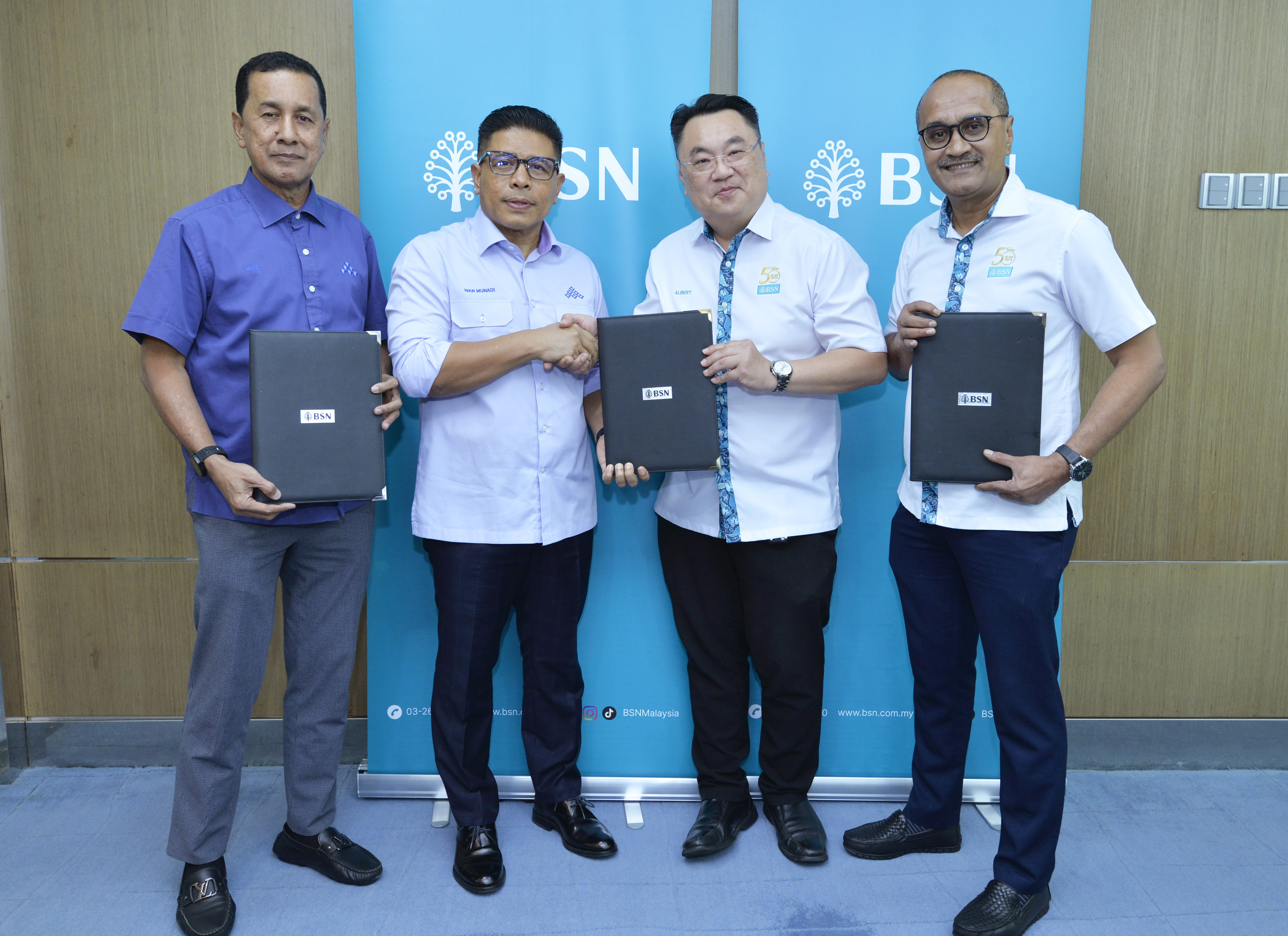 BSN TEACHERSCARD 'PAYUNG' KEBAJIKAN, HARGAI PENGORBANAN GURU