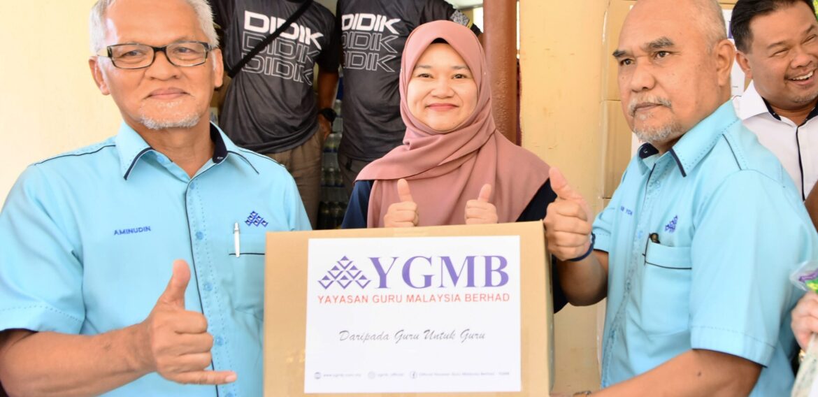 YGMB SUMBANG KEPERLUAN ASAS, PERSEKOLAHAN KEPADA MANGSA BANJIR