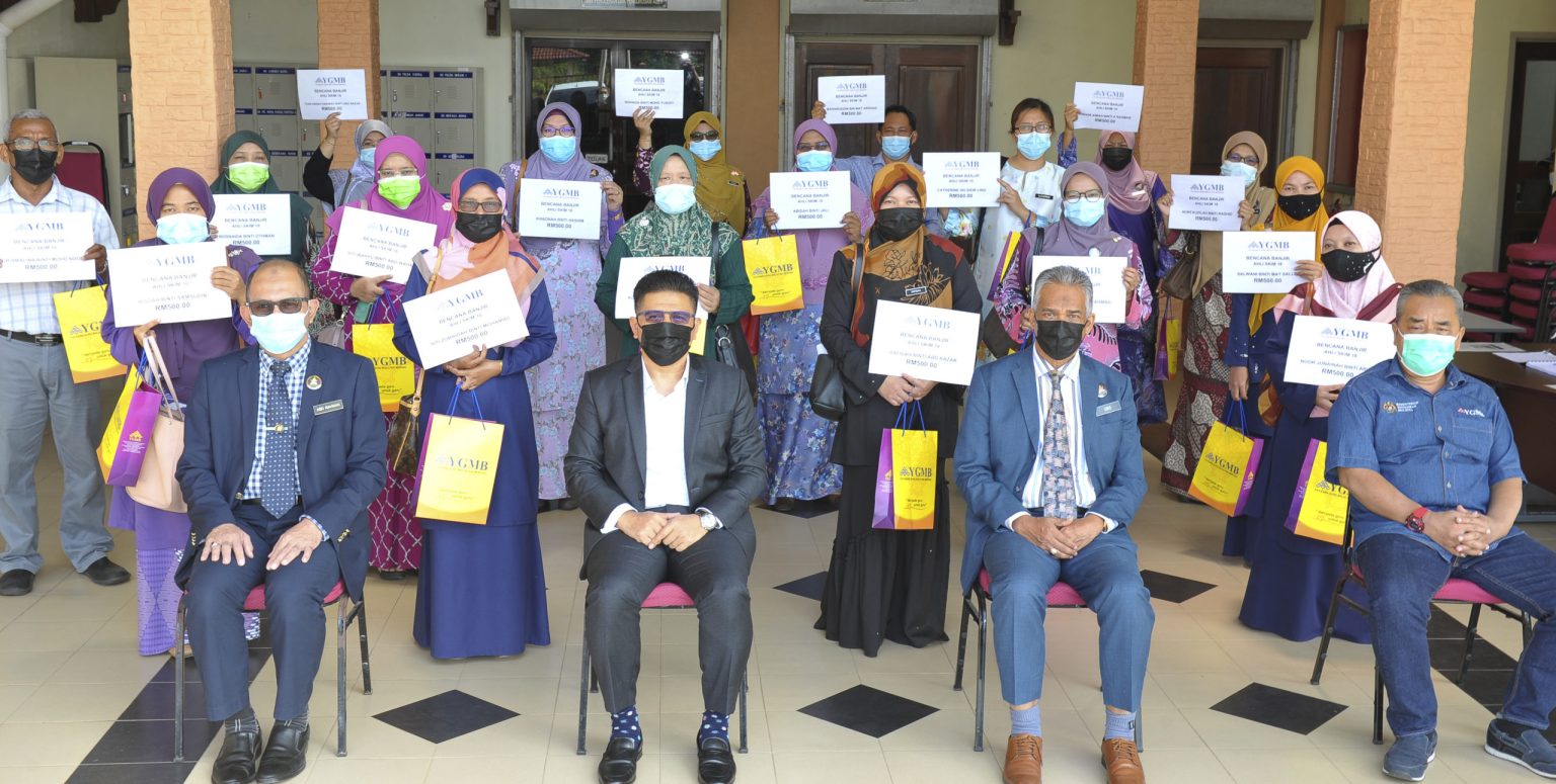 IBU BERPANTANG CEMAS BERDEPAN SITUASI BANJIR DI KEMAMAN